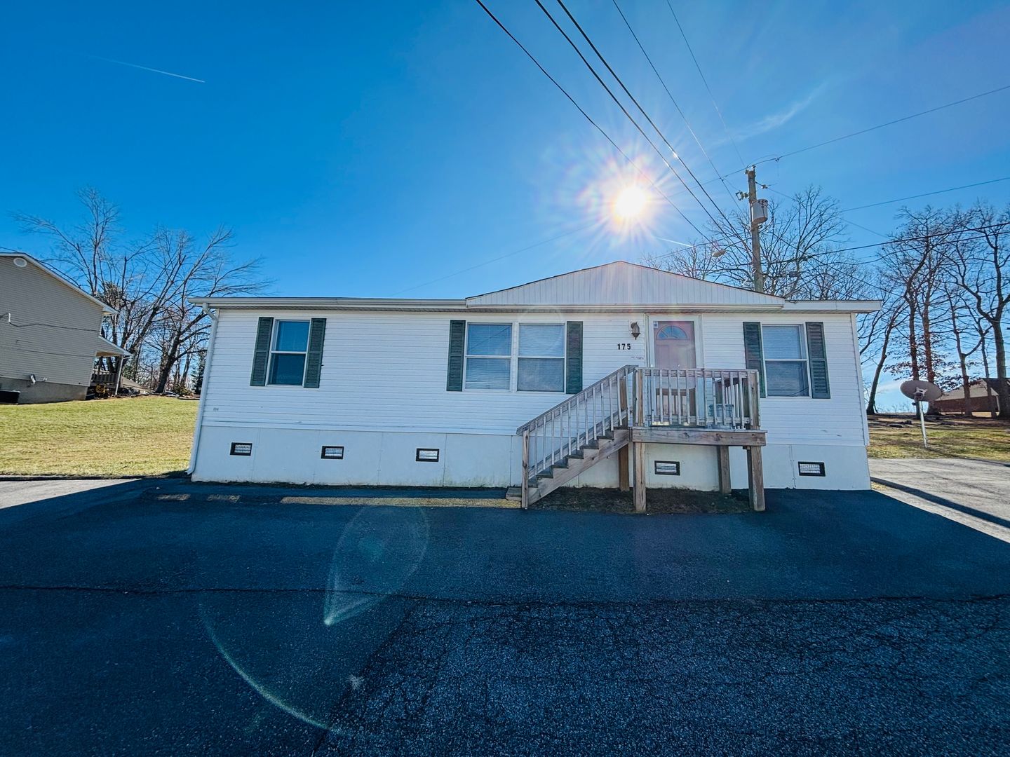 Christiansburg Apartment: Ruth Lane / Phillip Lane