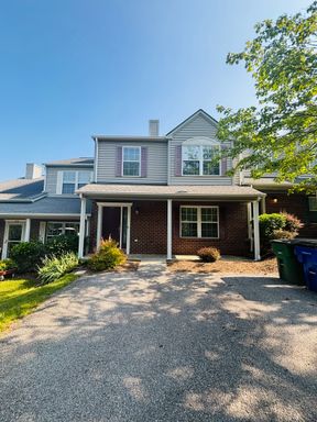 NEW FLOORS! 3 Bedroom 2.5 Half Bath Townhouse – photo 1