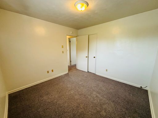 2 Bedroom, 1 Bath Apartment – photo 1