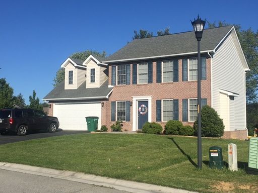 4 Bedroom 2.5 Bath House with 2 Car Garage – photo 1