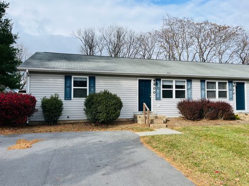 3 Bedroom, 1.5 Bath Duplex – photo 1