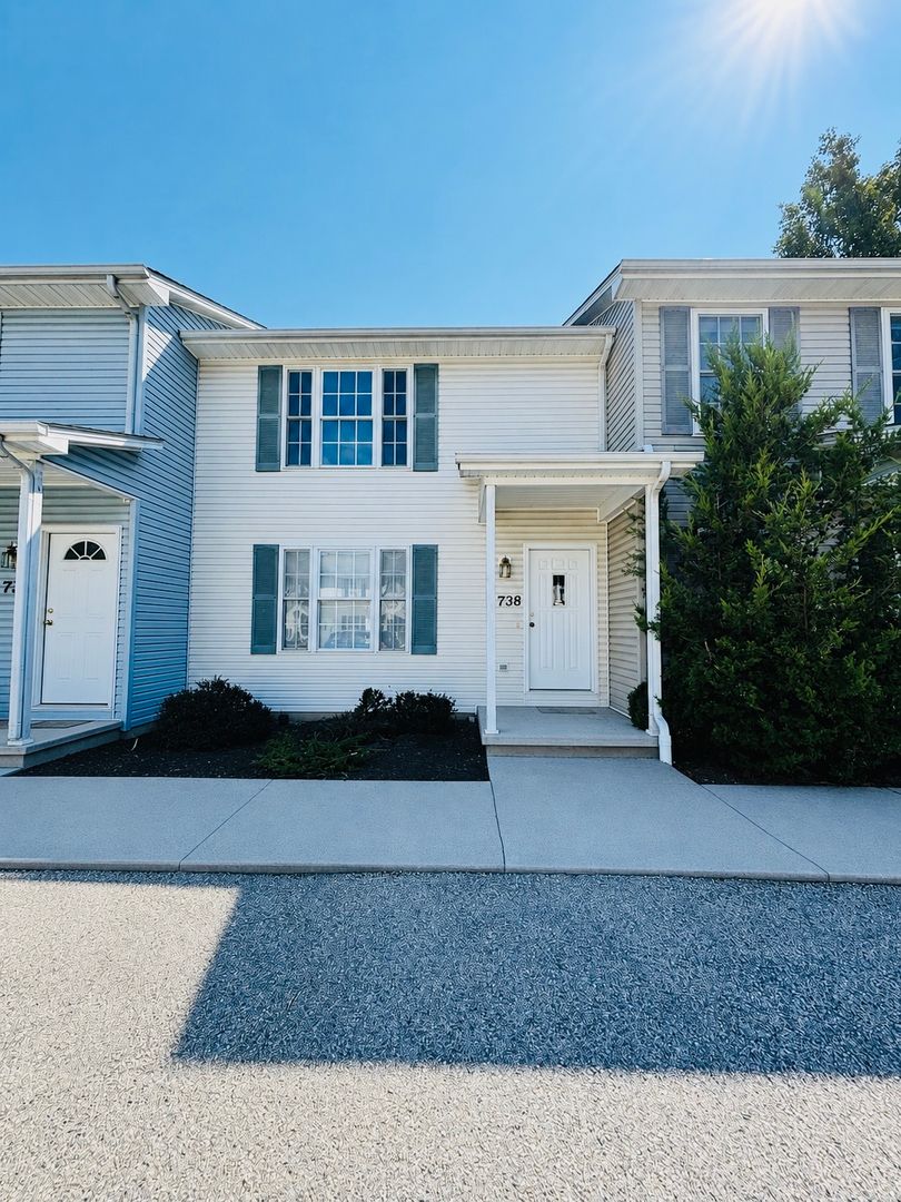 Christiansburg Townhome: 738 Park St.