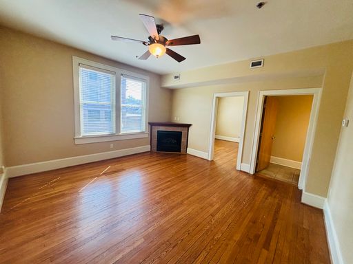2 Bedroom, 1 Bath Apartment – photo 1