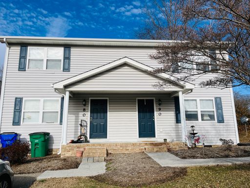 2 Bedroom, 1.5 Bath Townhouse – photo 1
