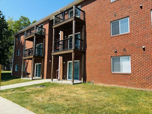 2 Bedroom, 1 Bath Apartment – photo 1