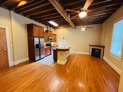 1 Bedroom, 1 Bath Apartment – photo 1