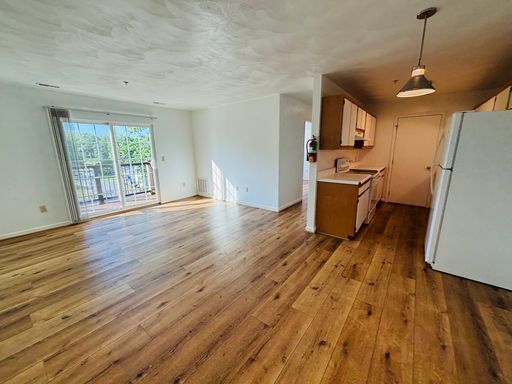 2 Bedroom, 1 Bath Apartment – photo 1