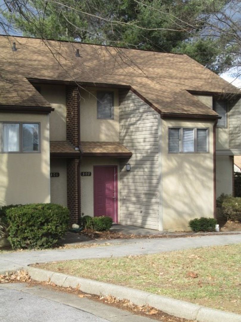 Blacksburg House: 307 Shenandoah Circle