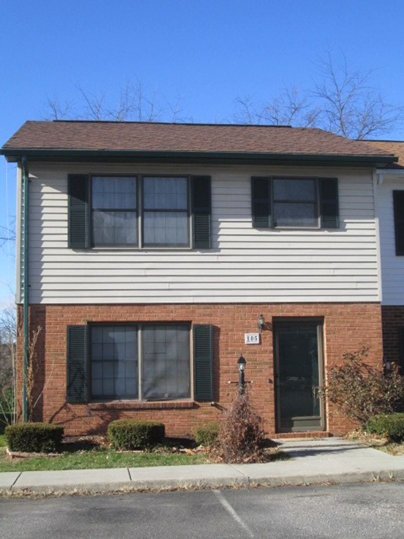 Christiansburg House: 105 Franklin Parke Ct.