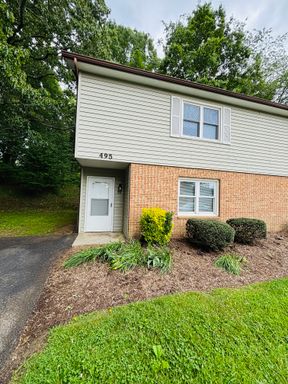 3 Bedroom, 1.5 Bath Duplex – photo 1