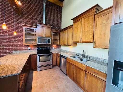 1 Bedroom, 1 Bath Apartment – photo 1