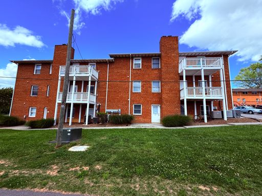 4 Bedroom, 2 Bath Apartment – photo 1