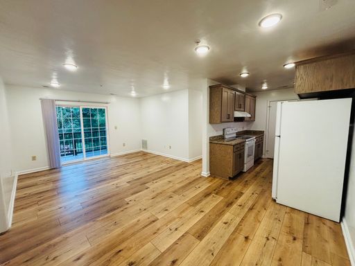 3 Bedroom, 1 Bath Apartment – photo 1