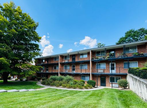 2 Bedroom, 1 Bath Apartment – photo 1