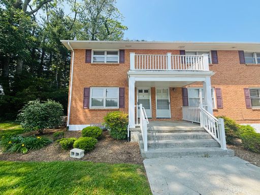2 Bedroom, 1 Bath Apartment – photo 1
