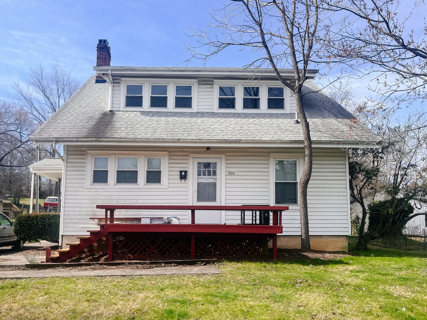 Blacksburg Apartment: 806 S. Main St.