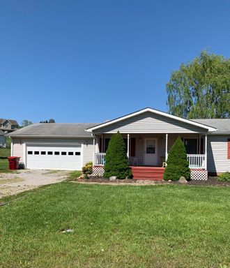 3 Bedroom 2 Bath House with 2 Car Garage – photo 1