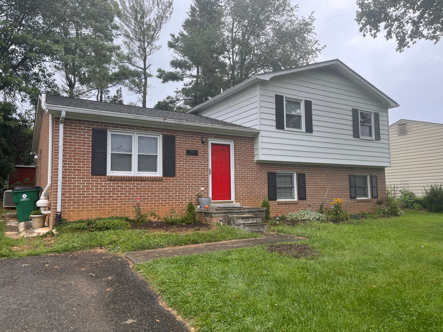 Blacksburg House: 2504 Plymouth St.