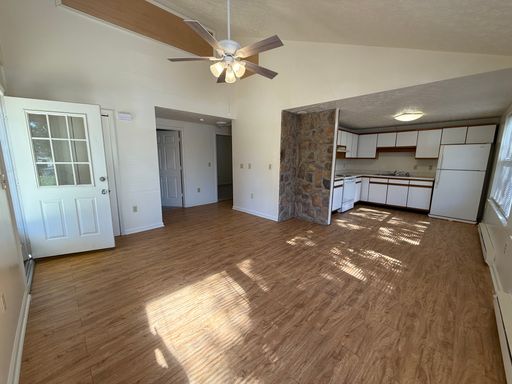 2 Bedroom, 1 Bath Duplex – photo 1