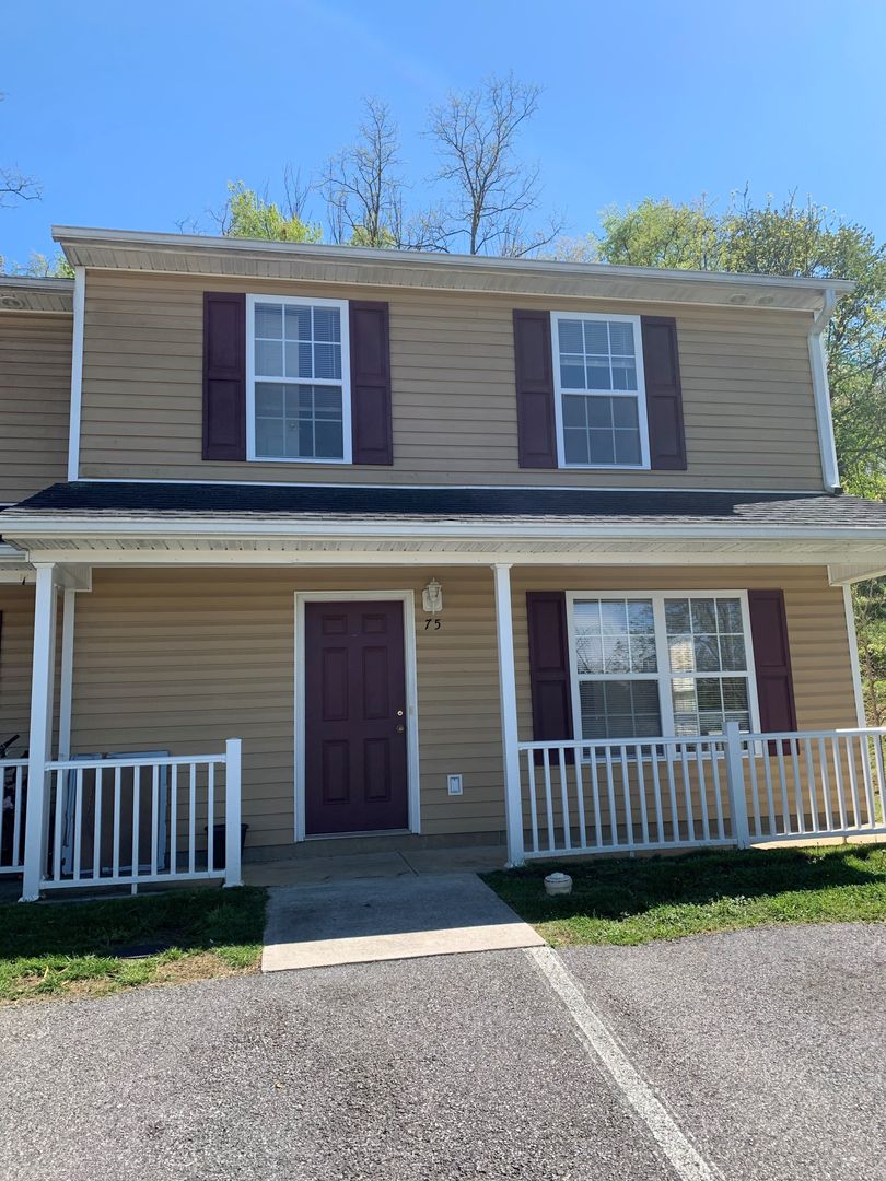 Christiansburg House: 75 Station Lane