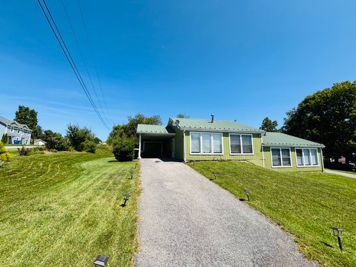 2 Bedroom, 1 Bath Duplex – photo 1