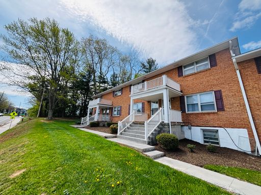 2 Bedroom, 1 Bath Apartment – photo 1