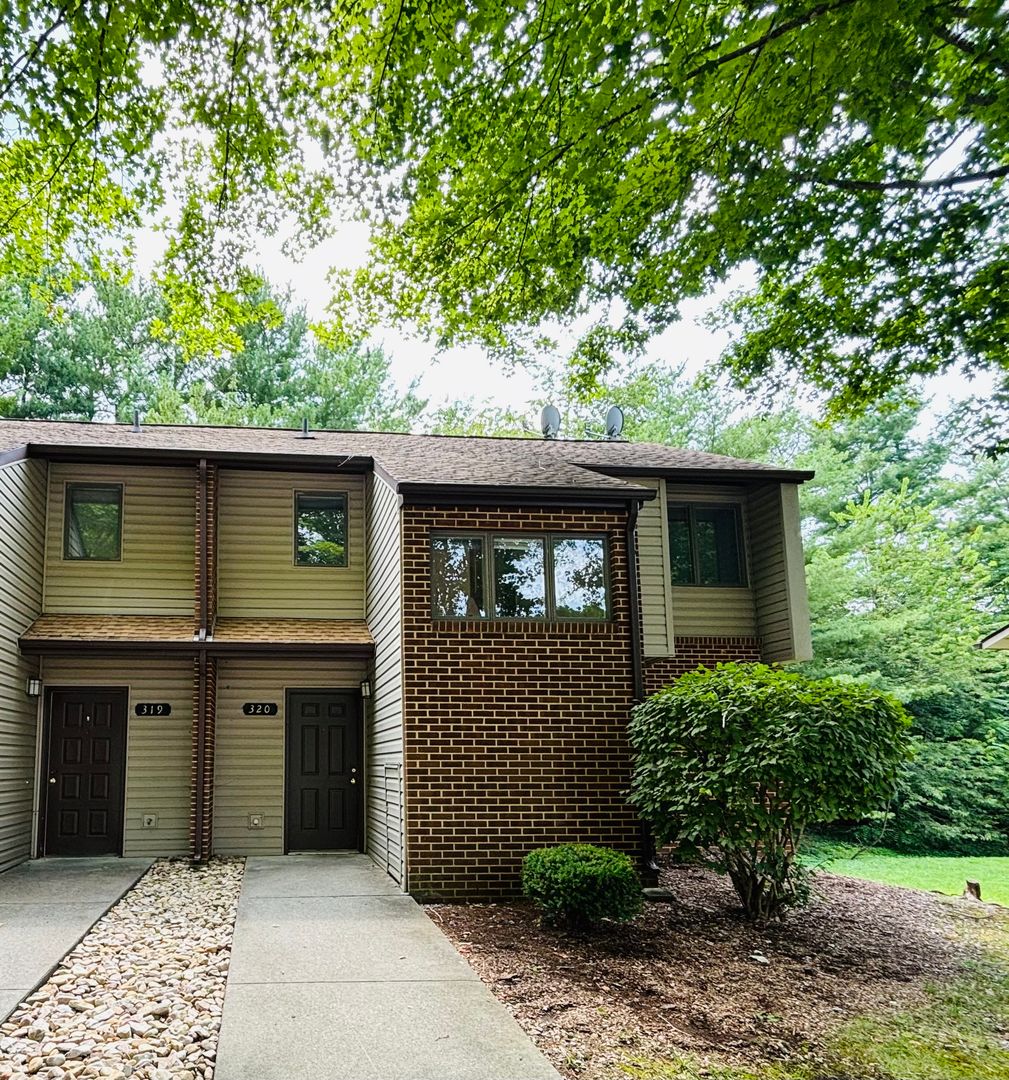 Blacksburg House: 320 Shenandoah Circle