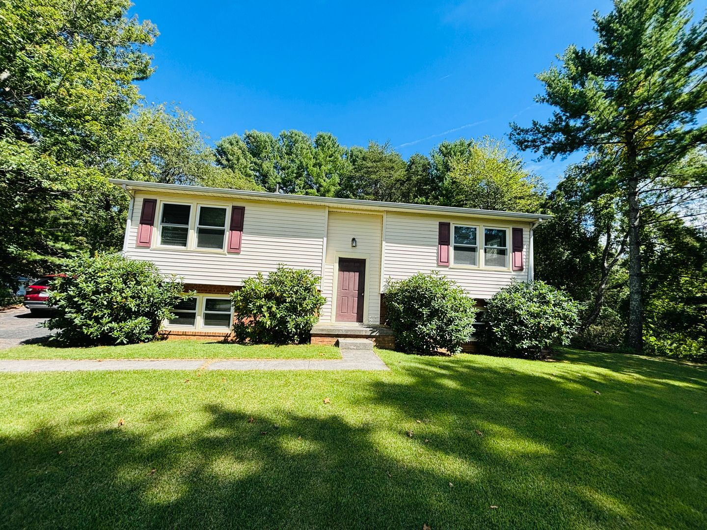 Christiansburg House: 120 Flagg Court