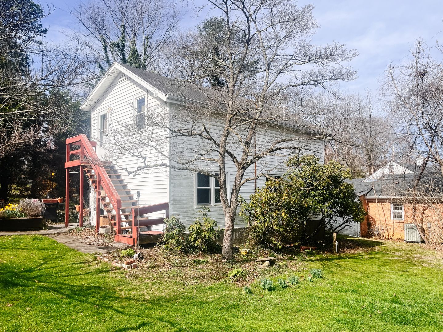 Blacksburg Apartment: 806 S. Main St.