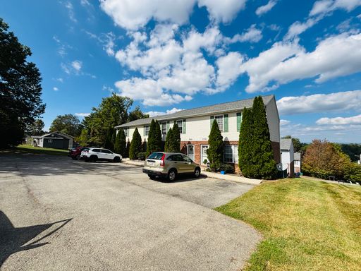 2 Bedroom, 1.5 Bath Townhouse – photo 1