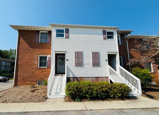 4 Bedroom, 2 Bath Apartment – photo 1
