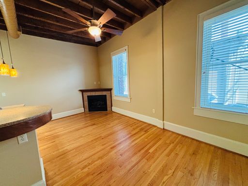 1 Bedroom, 1 Bath Apartment – photo 1