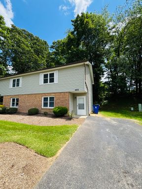 3 Bedroom, 1.5 Bath Duplex – photo 1