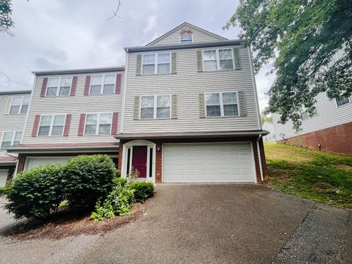 3 Bedroom 2.5 Bath Townhouse – photo 1