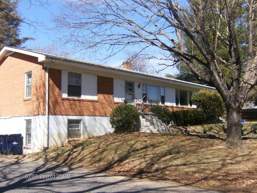 2 Bedroom 1 Bath Apartment – photo 1
