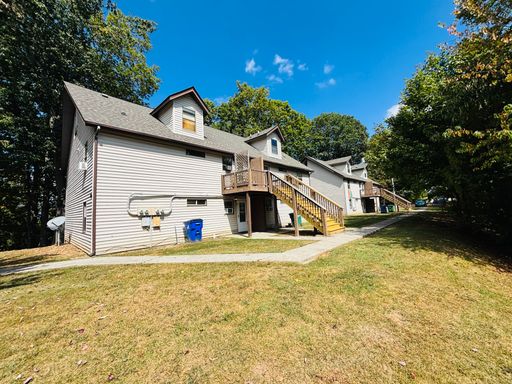 3 Bedroom, 2 Bath Townhouse – photo 1