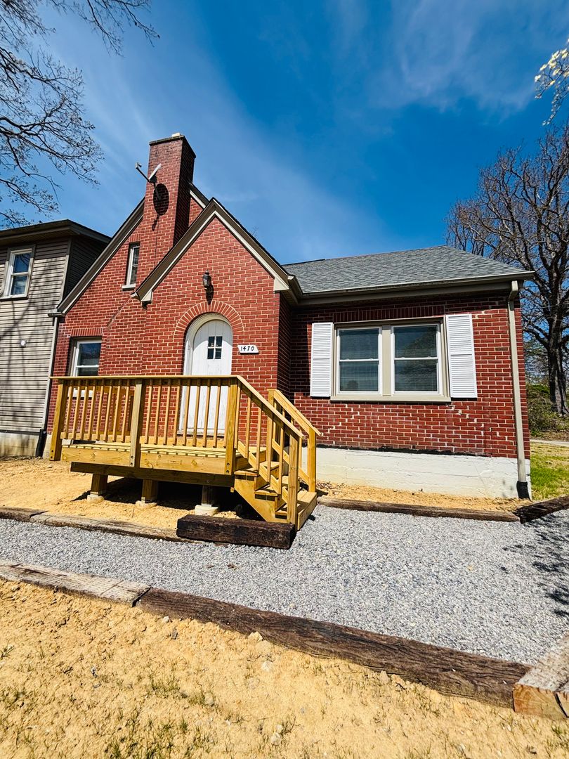 Christiansburg Apartment: 1470 Roanoke St.