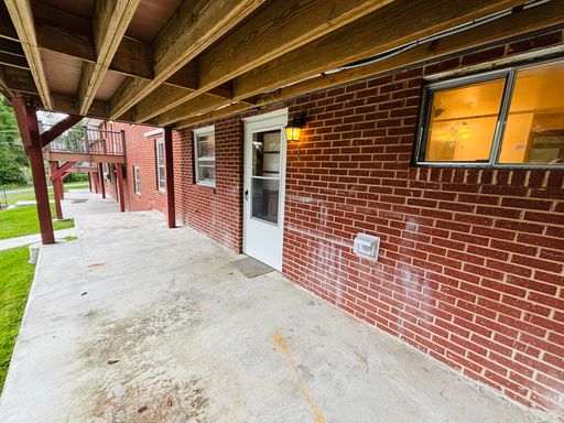 2 Bedroom, 1 Bath Apartment – photo 1