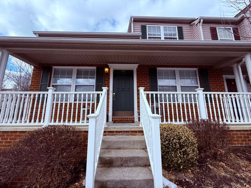 3 Bedroom, 2 Bath End Unit Townhouse – photo 1