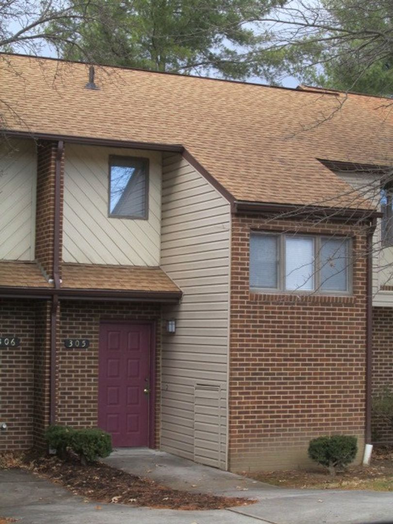 Blacksburg House: 305 Shenandoah Circle