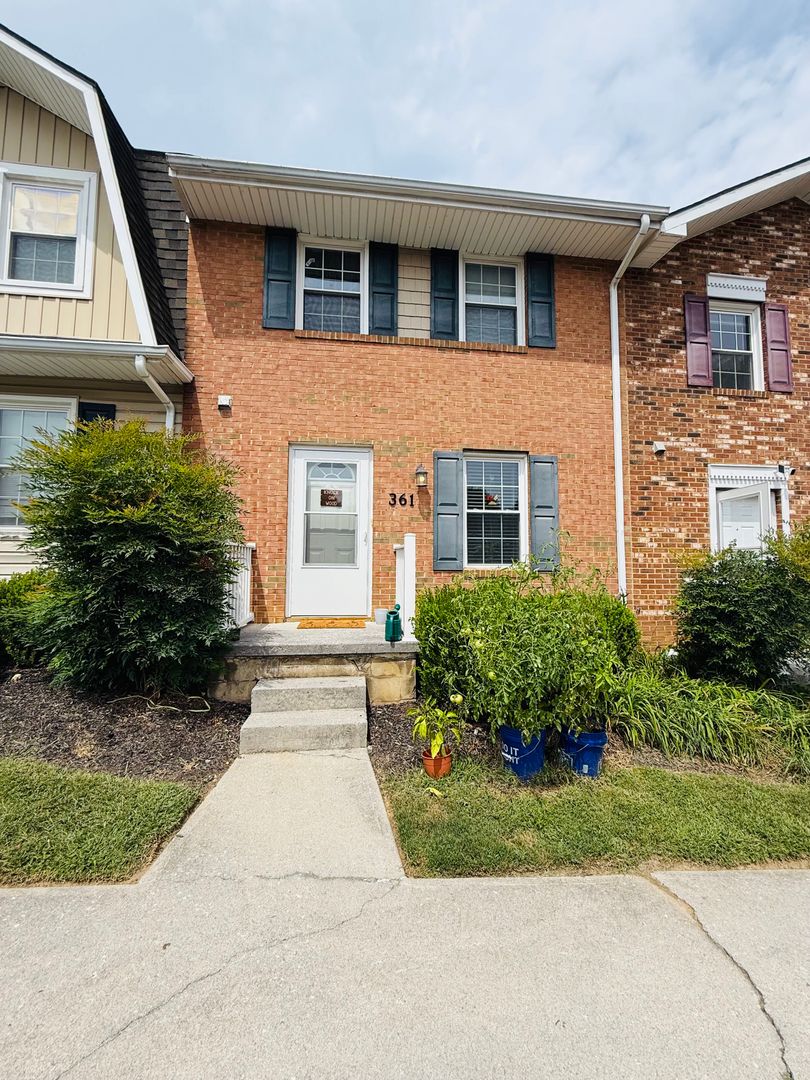 Blacksburg Townhome: 361 New Kent Rd.