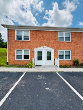 2 Bedroom, 1 Bath Apartment – photo 1