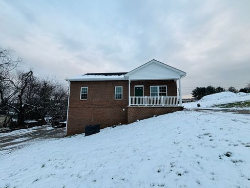 3 Bedroom, 2 Bath Home – photo 1