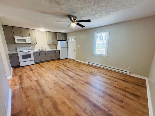 2 Bedroom, 1 Bath Apartment – photo 1