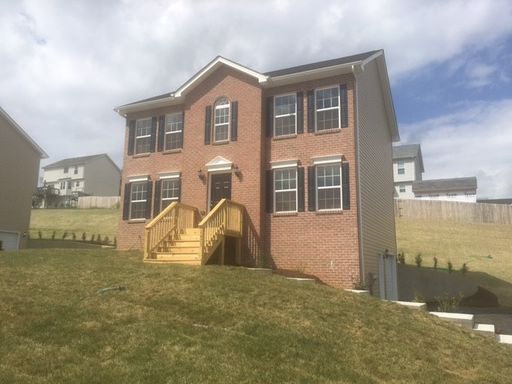 3 Bedroom 2.5 Half Bath House with 1 car garage – photo 1