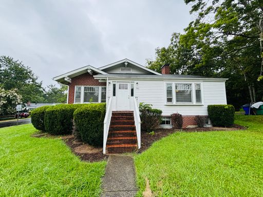 3 Bedroom, 1 Bath Duplex – photo 1