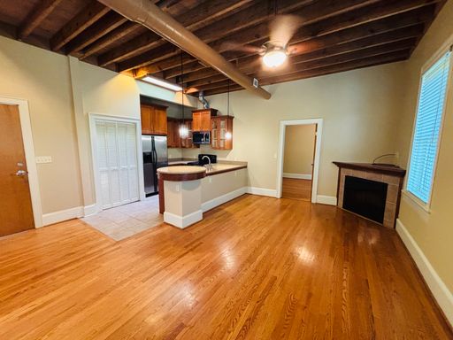 2 Bedroom, 1 Bath Apartment – photo 1