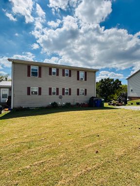 3 Bedroom, 2.5 Bath Duplex – photo 1
