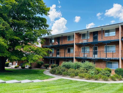 3 Bedroom, 1 Bath Apartment – photo 1