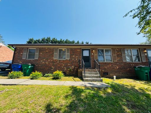 3 Bedroom, 1 Bath Duplex – photo 1